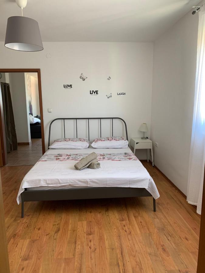 Apartmani Maksan Pakoštane 外观 照片